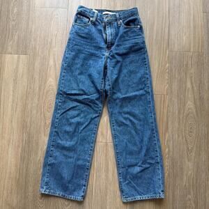 Levis high waisted straight leg size 25